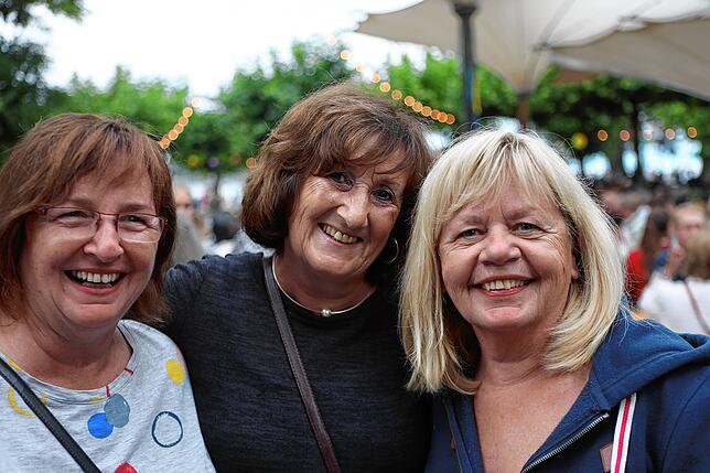 Bild 24: Die Gäste feiern beim Stadtgartenfest: Hier sind die Fotos vom ersten Abend