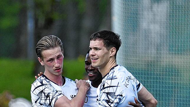 Dominik Emminger (rechts) traf dreimal beim 4:0 des FC 08 Villingen U21 über den SV Linx.