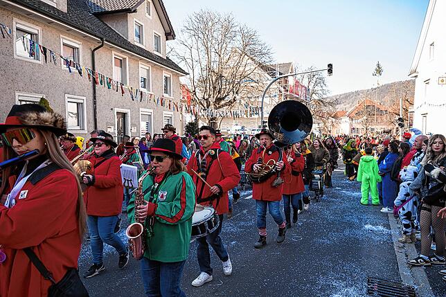 Bild 32: Unvergessliche Bilder vom Rosenmontagsumzug in Gottmadingen: So bunt war die Fasnacht 2025!