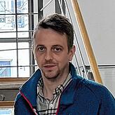 „Die Erfahrungen aus den zurückliegenden Jahren haben gezeigt, dass es für die Arbeit hilfreich ist, wenn Tücher unter den Baum gelegt ...