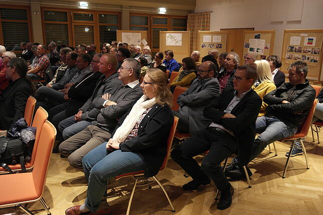 Rund 80 Interessierte kamen ins Bürgerhaus in Kluftern, um mehr über die Pläne der Zieglerschen zu erfahren.
