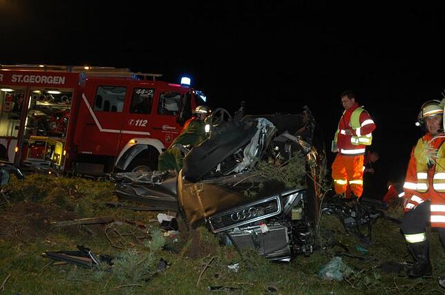 Schwere Verkehrsunfälle wie dieser, bei dem vier junge Menschen ums Leben kamen, bleiben dem ehemaligen Feuerwehrkommandanten Werner ...