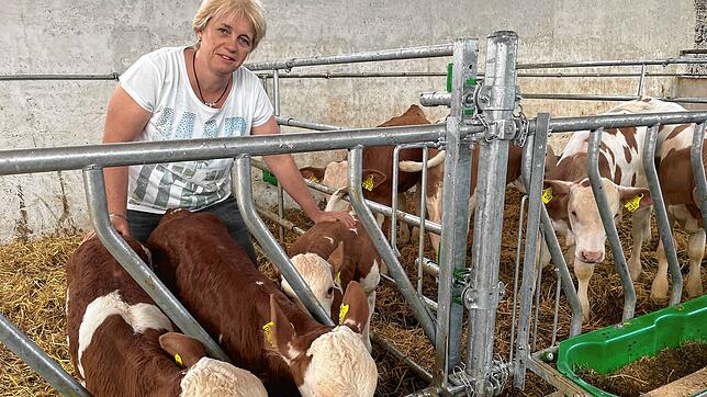 Landwirtin Petra Schulz freut sich, dass es den Drillingen so gut geht. Aus Erfahrung weiß sie, wie selten eine Drillingsgeburt ist. ...