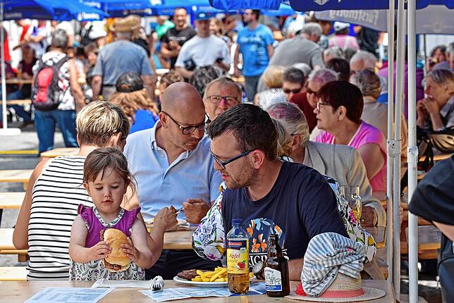 Bild 10: Heißer Auftakt am Samstag beim Donaueschinger Donauquellfest