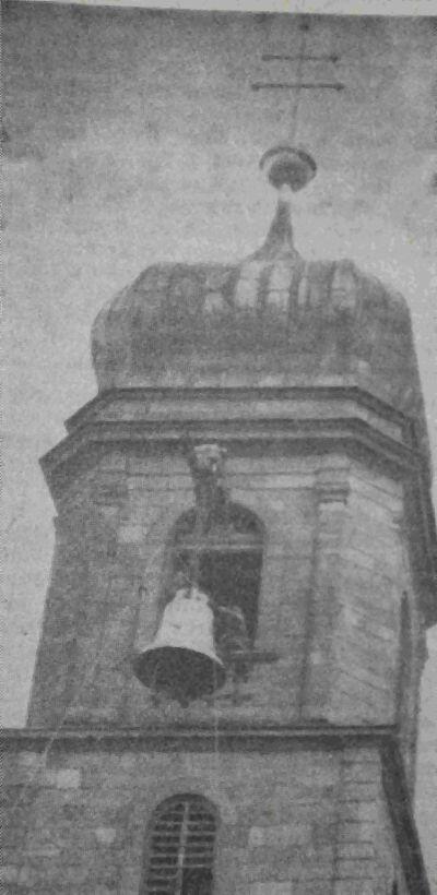 Ein Bild aus dem SÜDKURIER vom 20. November 1952 zeigt die Hilariusglocke auf ihrem Weg zum Glockenstuhl im Nordturm des Bad Säckinger ...