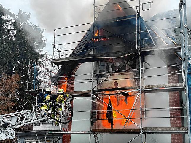 Die Ermittlungen laufen noch, wie es zu dem Brand eines Wohnhauses in der Bleichestraße vergangene Woche kommen konnte, bei dem eine ...