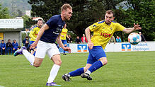 Mit einem 1:0-Sieg schlug die SG Dettingen-Dingelsdorf (Vincent Moser, links) die SpVgg F.A.L. (Nico Hübschle).