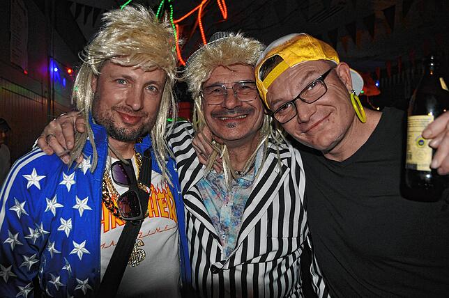 Bild 1: Hugeloh Ball 2025: Diese Bilder zeigen die beste Stimmung in der Mehrzweckhalle