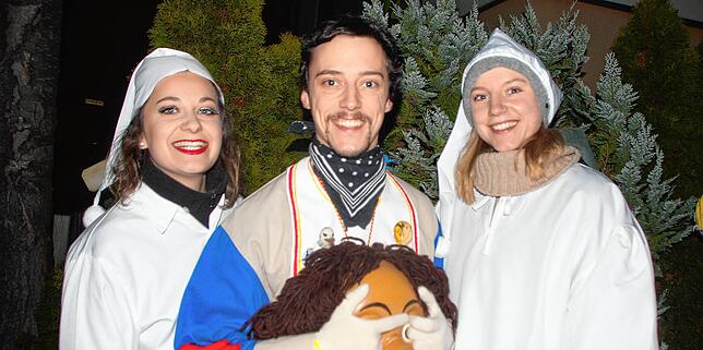 Mattis Cramer hat Katrin Jutz (links) und Anneke Mayer zum Wecken ins Paradies gebracht.