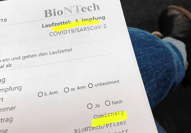 Impfung mit Laufzettel – das Bild entstand im Mai 2021 im Kreisimpfzentrum. Längst ist das Procedere unkomplizierter, sogar in ...