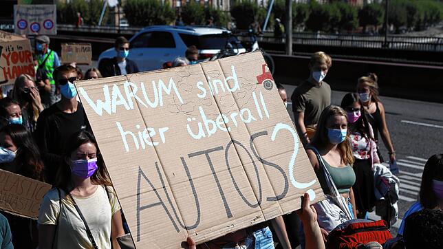 (Archivbild) Halbjährlich demonstrieren Aktivisten von Fridays for Future im Rahmen des globalen Klimastreiks für mehr Maßnahmen gegen ...