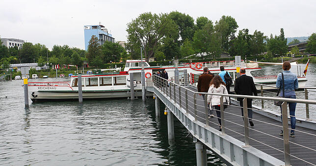 Der Wasserbus – das MS Reichenau – nimmt ab Samstag seinen Testbetrieb auf und pendelt zwischen dem Anlegesteg am Bodenseeforum (Foto) ...