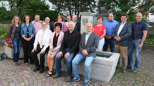 Der neue Gemeinderat von Görwihl (stehend, von links): Beate Freitag, Wiltrud Jehle, Christian Denz, Herbert Nägele, Ramona Eckert, ...