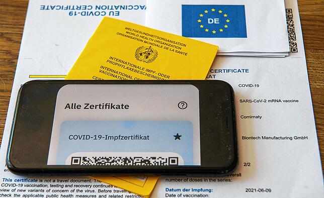 Nur noch neun Monate sind EU-Impfzertifikate ohne Booster-Impfung gültig.