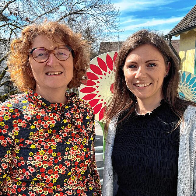 Soteria Fuchs (links) und Sabrina Monteleone arbeiten als Kindertagespflegepersonen. Sie können bei den Wiesenkindern in Allmannsdorf ...