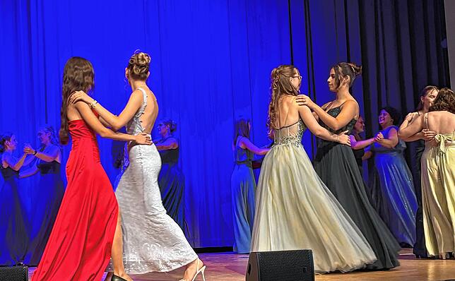 Bild 23: Große Feier: Der Abiball des sozialwissenschaftlichen Gymnasiums Bad Säckingen