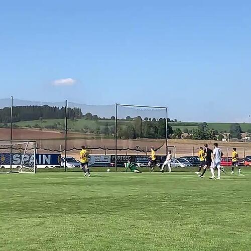 65. Minute nach schnelle Balleroberung erzielt Frederik Edbauer das 3:0