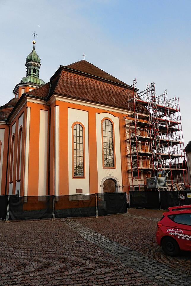 Im zweiten Sanierungsabschnitt wird die Außenfassade der Tiengener Stadtpfarrkirche renoviert.