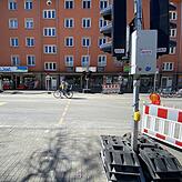 Wegen der Baustelle am Telekom Hochhaus steht in der Moltkestraße eine provisorische Ampel.