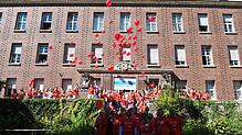 Etwa 250 Mitarbeiter des Singener Krankenhauses nehmen an einer bundesweiten Protestaktion unter dem Motto &bdquo;Alarmstufe Rot &ndash; ...