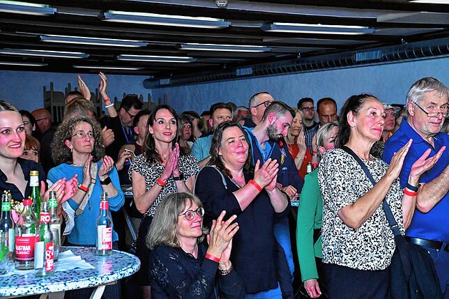 In der Zehntscheuer geht die Party richtig ab, als die Dörr-Brüder ihr Konzert spielen.