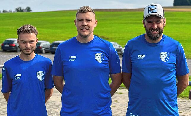 Neu beim FC Schlüchttal: Trainer Michael Gallmann (rechts) freut sich auf Youngster Elias Lang (links) und den vom SV Eggingen ...