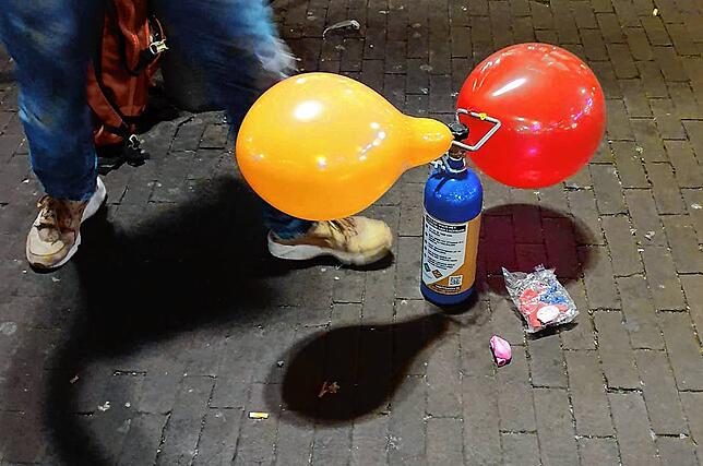 Konsumenten nutzen Ballons, um darüber das Lachgas einzuatmen. (Symbolbild)