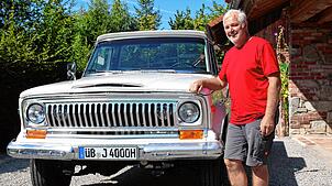 Bei Regen bleibt der Jeep von Klaus Schrodin in der Garage. Ein Nutzfahrzeug ist der Oldtimer längst nicht mehr.