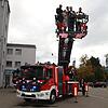 Hoch hinaus mit der neuen Drehleiter (von links): Bürgermeister Severin Graf, Grünen-Stadträtin Lucia Djuric, OB Erik Pauly, ...