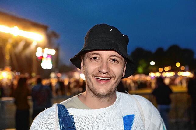 Bild 7: Am ersten Abend tanzen tausende Fans vor den Campus-Festival-Bühnen