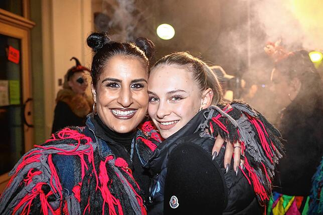 Bild 20: In der Altstadt treffen sich Hexen, Einhörner und Piraten bei der Straßenfasnacht