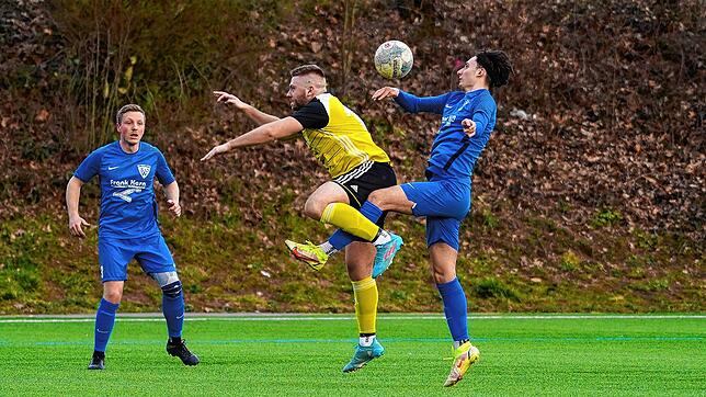 Wichtiger Sieg: Ryan Thompson (Mitte) erzielte für den SV Eichsel beim 3:1-Erfolg gegen die Landesliga-Reserve des SV Weil zwei Tore.