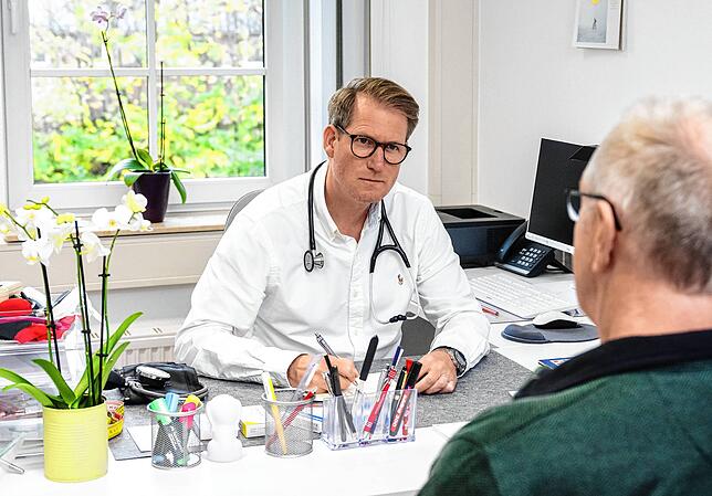 In einem guten Gespräch mit dem Arzt fassen Patienten Vertrauen.