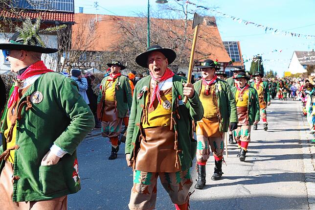 Bild 13: „Narri-Narro“ in hallt in den Straßen
