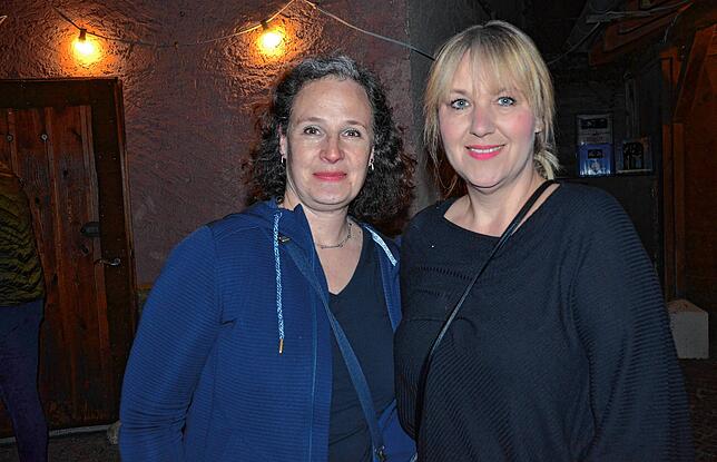 Vereana Hager und Sabine Satlow-Hesselhaus freuen sich auf den Mitsing-Abend.