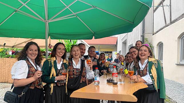 Die Mitglieder der Musikkapelle Eriskirch sind guter Laune auf dem Bermatinger Torkelfest. Es wird traditionell vom Musikverein ...