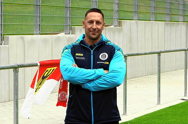 Bild 9: Knackiger Auftakt zwischen SC Pfullendorf II und FC Uhldingen. Wir waren mit der Kamera dabei!