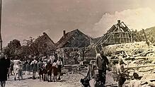 Noch lange lagen die Trümmer nach dem Luftangriff vom Juni 1943 in Liggeringen herum, wie dieses Bild aus dem Fotoalbum von Zeitzeuge ...