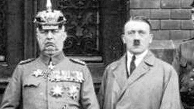 Sie führten die zentrale Aktion des Putschs, den Marsch vom Münchner Bürgerbräukeller zur Feldherrnhalle in der Innenstadt an: Adolf ...