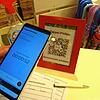 SÜDKURIER-Journalistin Daniela Biehl scannt den QR-Code und meldet sich mit der Luca-App beim Zappel-Philipp an.