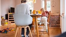 Eine Familie mit Kindern erhält mehr Bürgergeld als eine Einzelperson. Wie viel genau, hängt von unterschiedlichen Faktoren ab.