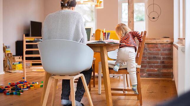 Eine Familie mit Kindern erhält mehr Bürgergeld als eine Einzelperson. Wie viel genau, hängt von unterschiedlichen Faktoren ab.