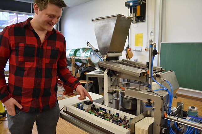 Martin Matt aus Waldshut, der an der HTWG Elektrotechnik und Informationstechnik studiert, hat die Maschine mit elektrotechnischen ...