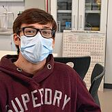 Enrike (18): „Vor allem bin ich froh, dass ich in der Schule inzwischen wieder meinen Freunden begegnen kann.“