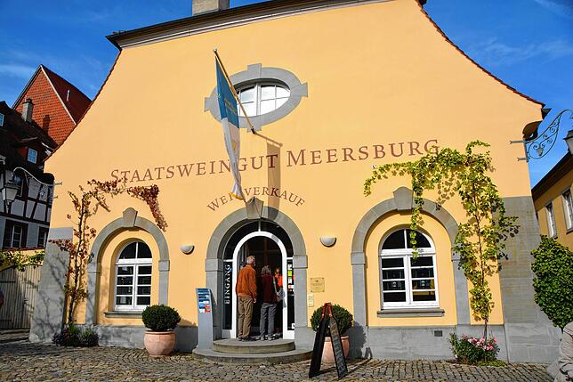 Das Staatsweingut in Meersburg. Die Gutsschänke gehört dazu. Das Bild stammt aus dem Herbst 2021.