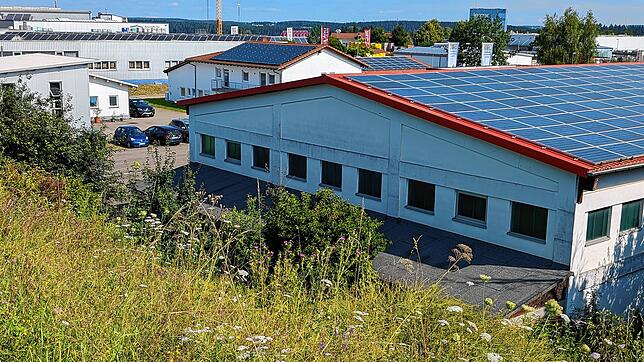 In Niedereschach boomt die Wirtschaft im Gewerbegebiet. Unsere Aufnahme zeigt die Szenerie im Sommer 2024. Bild: Norbert Trippl