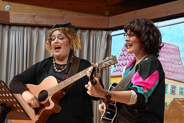 Bild 36: Frauenfasnacht in Görwihl: Der Großangriff auf deine Lachmuskeln!