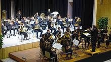 Blick von der Empore ins Orchester. Das Verbandsjugendblasorchester (VJBO) begeistert das Publikum in der Markolfhalle mit einem ...