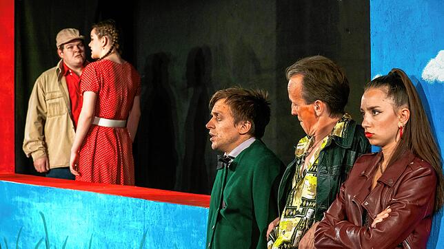 Nikkel Schüler, Carla Striewe, Julius Barner, Elmar F. Kühling, Magdalena Herzberg (von links) in der Sommertheater-Inszenierung des ...