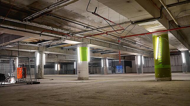Bauarbeiten am Romanshorner Platz: Das Erdgeschoss des Edeka-Markts ist mittlerweile komplett entkernt.